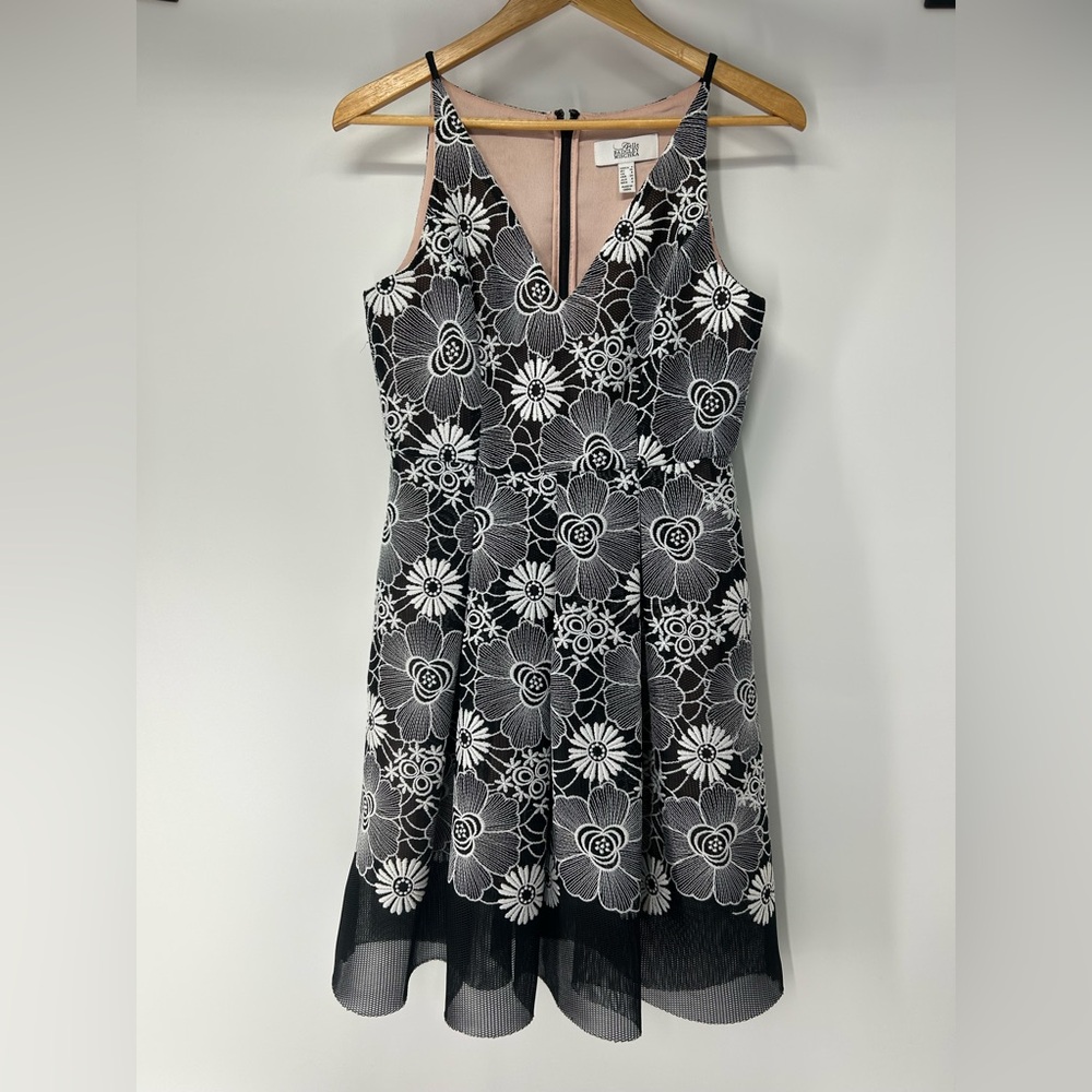 Belle Badgley Mischka Black and White Floral A-Line Dress Size 4
